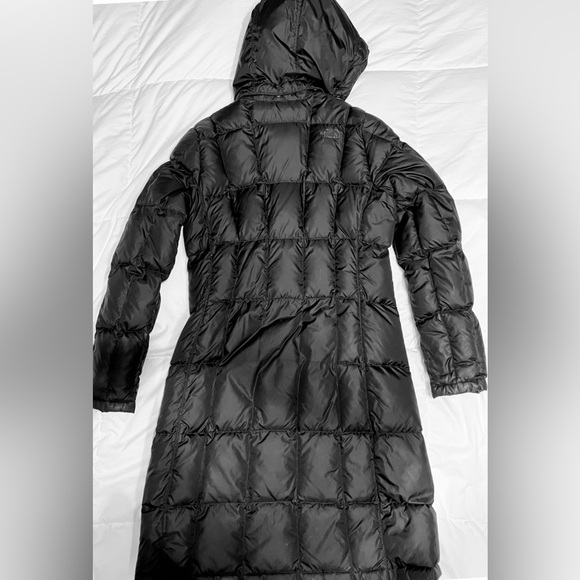 THE NORTH FACE
Metropolis III 550 Fill Power
Down Hooded Parka in
BLACK - Picture 3 of 12